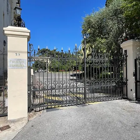 Апартаменты Studio Palais De Provence *