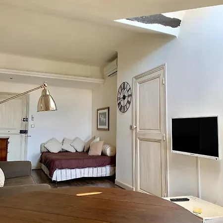 Апартаменты Studio Palais De Provence *